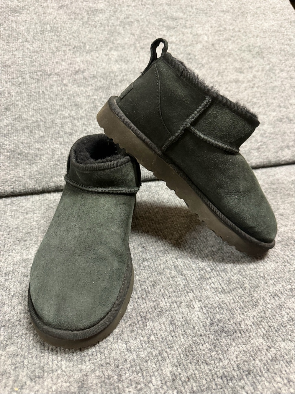 UGG Mini Boots - Picture 5 of 10